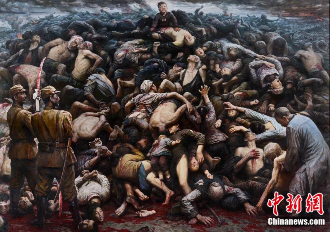 现藏于侵华日军南京大屠杀遇难同胞纪念馆的巨幅油画《南京大屠杀》在2015年被评定为抗战类国家一级文物。受访者供图